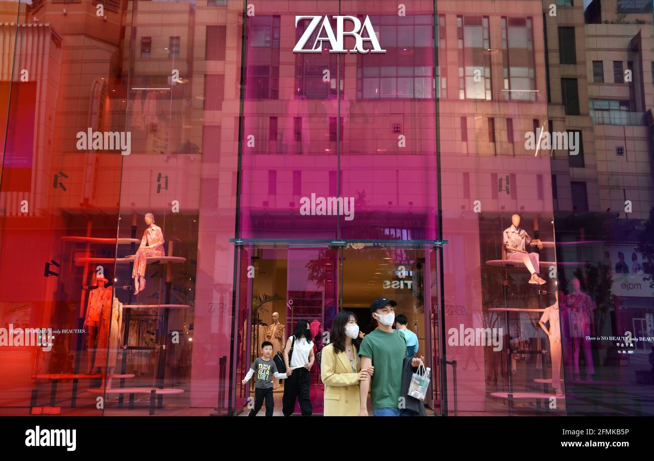 BEIJING, CHINA - MAY 10, 2021 - Pedestrians walk past a Zara flagship store  at Wangfujing Pedestrian Street in Beijing, China, May 10, 2021. (Photo by  An Xin / Costfoto/Sipa USA Stock Photo - Alamy
