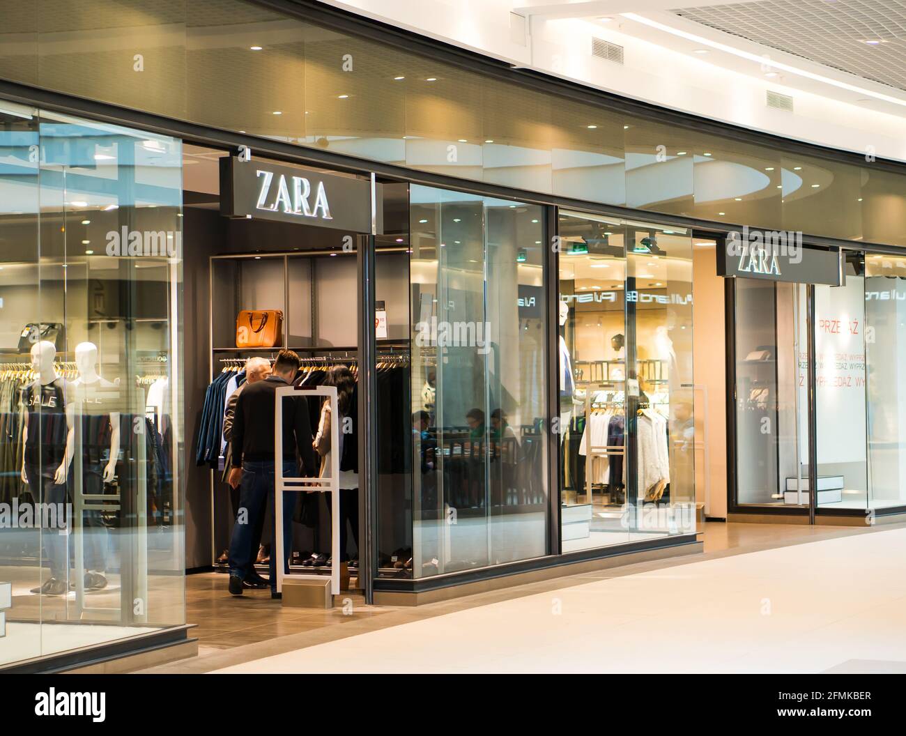 POZNAN, POLAND - Feb 16, 2014: Entrance of a Zara clothing store in the  Galeria Malta shopping mall Stock Photo - Alamy