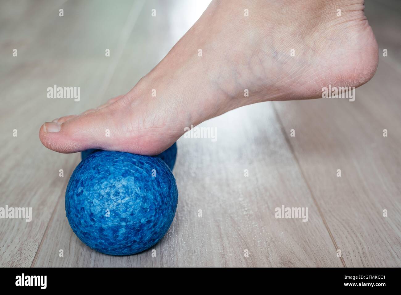 Foot steps on the trigger point massage peanut ball to relieve Plantar