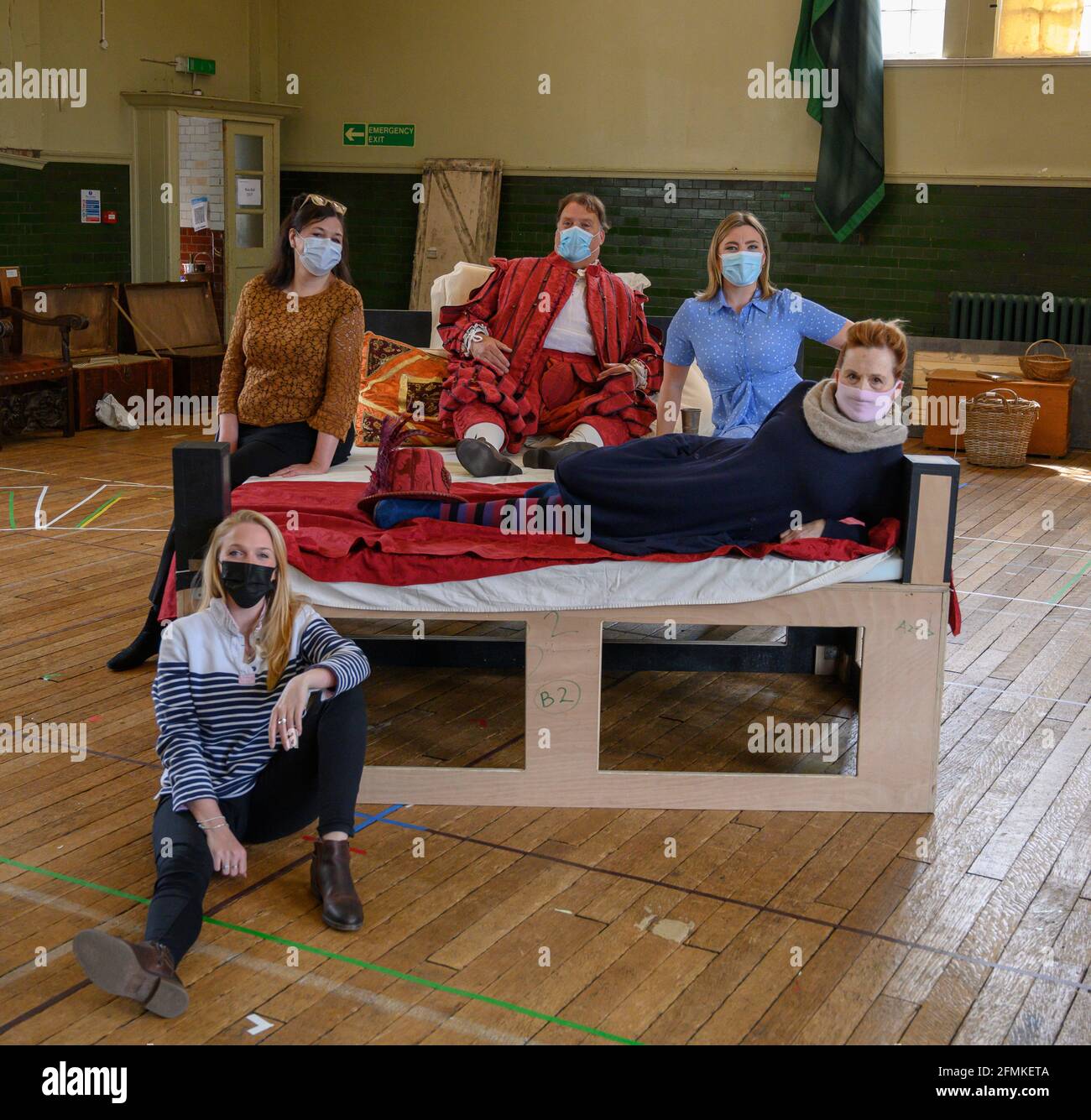 Alford House, London, UK. 10 May 2021. Rehearsals take place in central London for Grange Park Opera Surrey production of Verdi’s comic opera Falstaff with, l to r: Chloe Morgan, Sara Fulgoni, Bryn Terfel, Natalya Romaniw, Janis Kelly in masks, directed by Stephen Medcalf and conducted by Gianluca Marciano. The opera starts on 10 June at Grange Park in Surrey and is sold out. Credit: Malcolm Park/Alamy Live News. Stock Photo