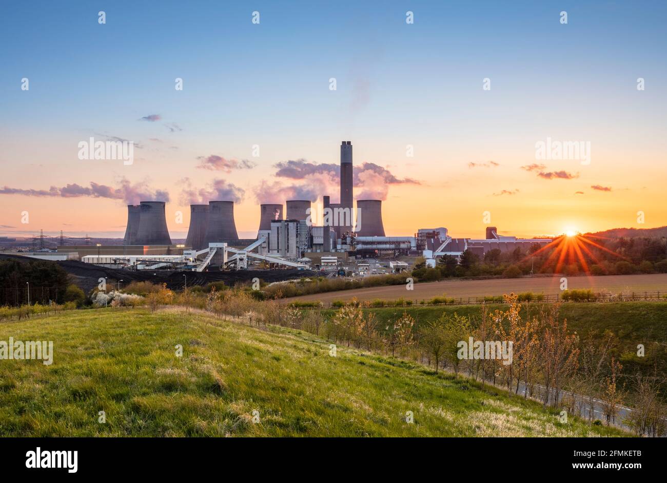 Ratcliffe-on-Soar coal-fired power station with steam from the cooling towers at sunset Ratcliffe on soar Nottinghamshire England UK GB Europe Stock Photo