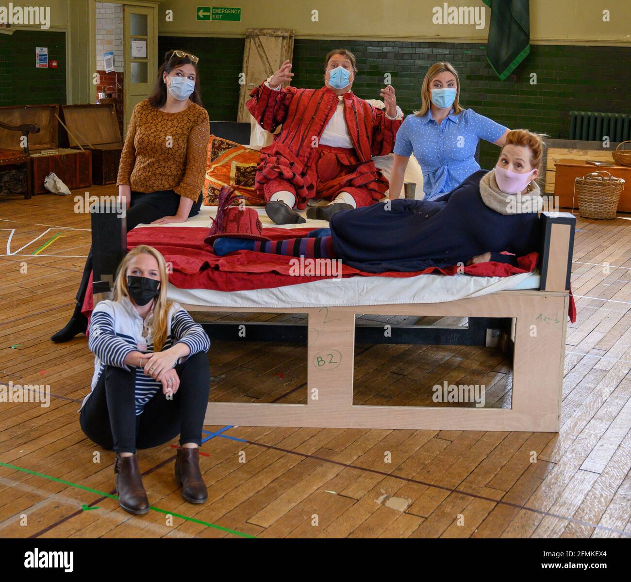 Alford House, London, UK. 10 May 2021. Rehearsals take place in central London for Grange Park Opera Surrey production of Verdi’s comic opera Falstaff with, l to r: Chloe Morgan, Sara Fulgoni, Bryn Terfel, Natalya Romaniw, Janis Kelly in masks, directed by Stephen Medcalf and conducted by Gianluca Marciano. The opera starts on 10 June at Grange Park in Surrey and is sold out. Credit: Malcolm Park/Alamy Live News. Stock Photo