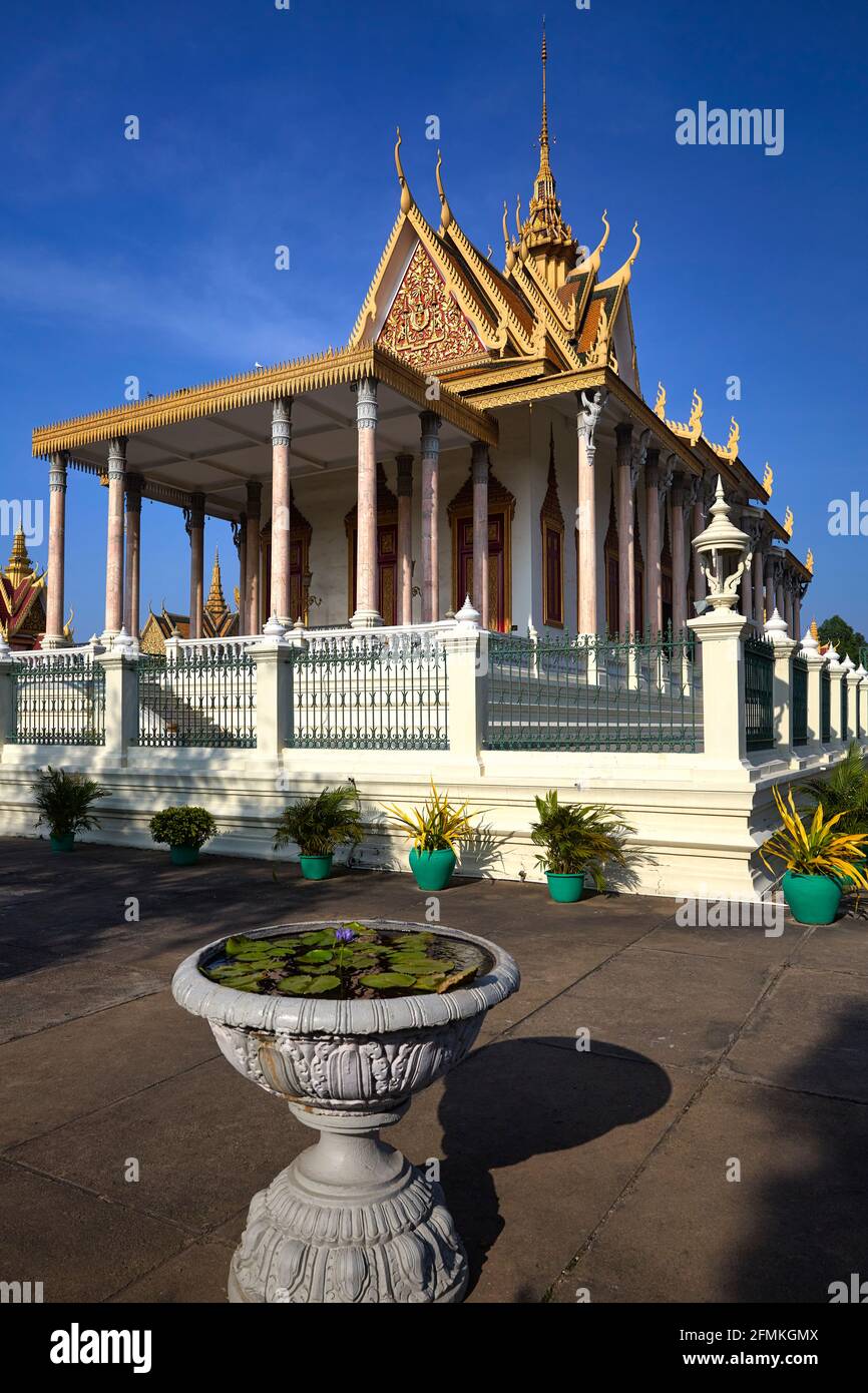 The Throne Hall At The Royal Palace Phnom Penh Cambodia Stock Photo Alamy the-throne-hall-at-the-royal-palace-phnom-penh-cambodia-stock-photo-alamy