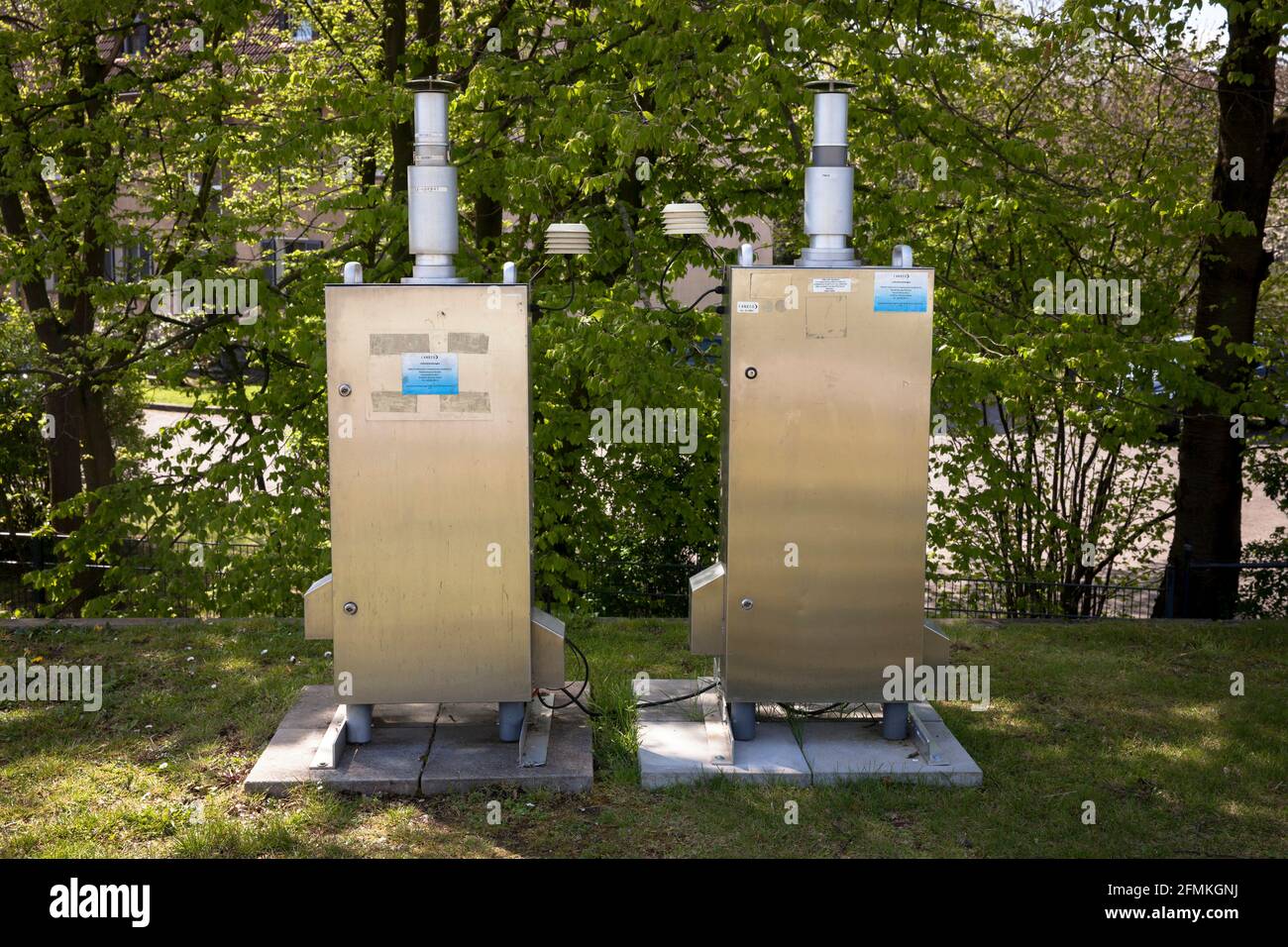 devices for immission measurement of the company Aneco in the Neuland Park in Leverkusen, investigation of air quality, North Rhine-Westphalia, German Stock Photo