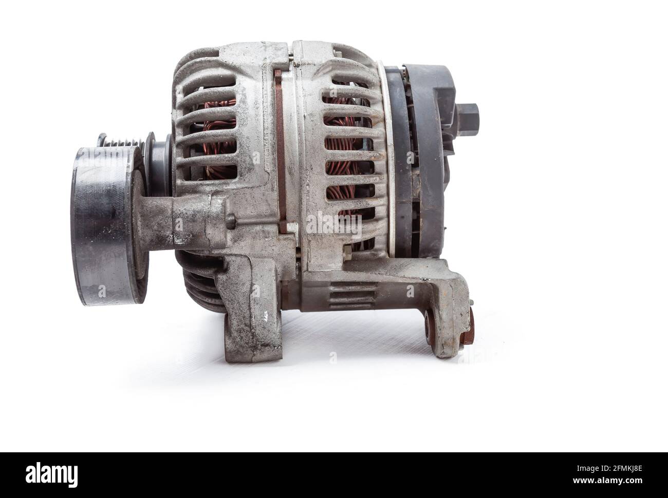 car spare part DC generator for charging the battery and providing