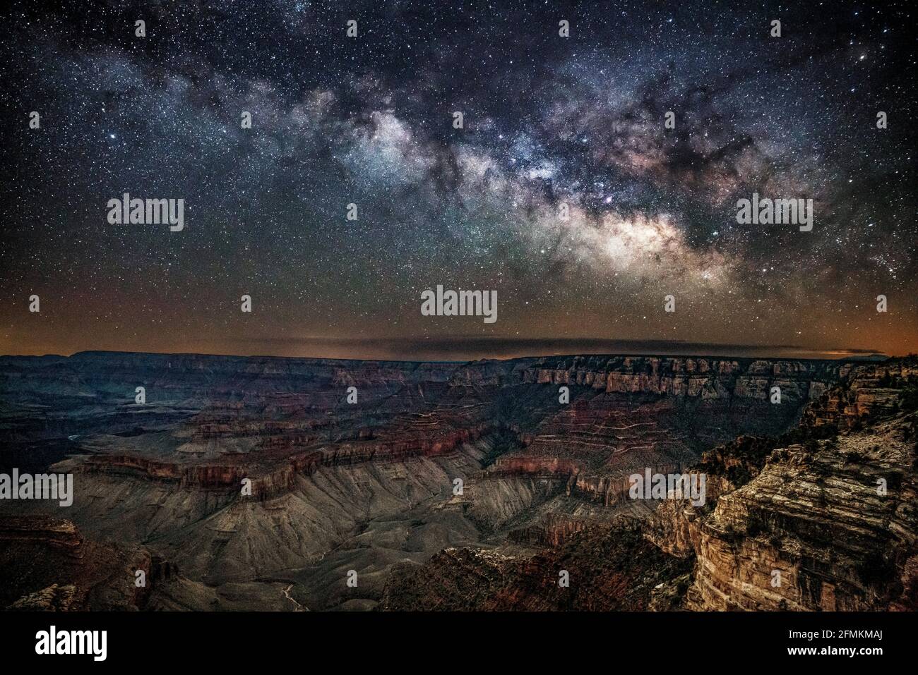 Milky way over desert hi-res stock photography and images - Alamy