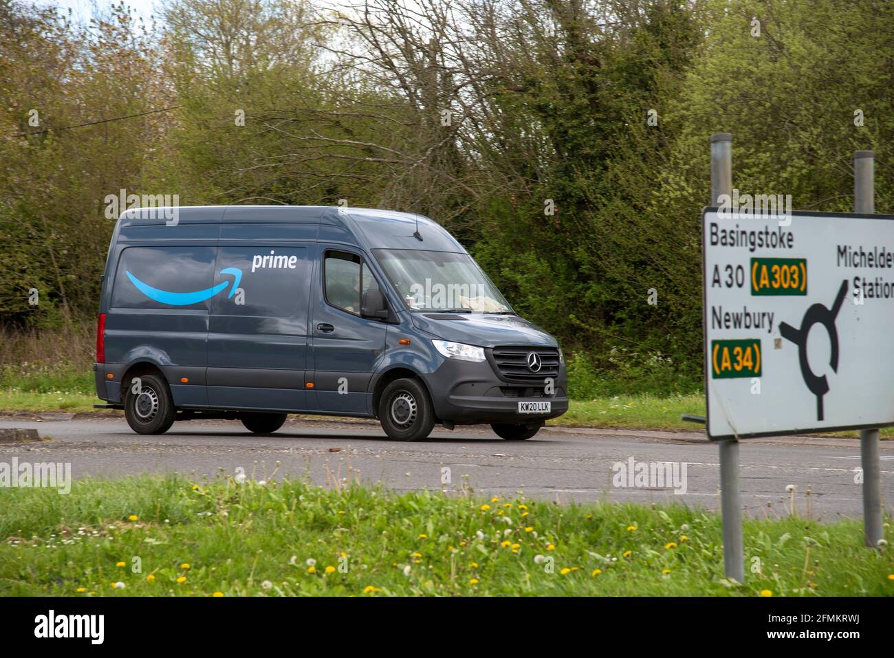 Amazon delivery van hi-res stock photography and images - Page 2 - Alamy
