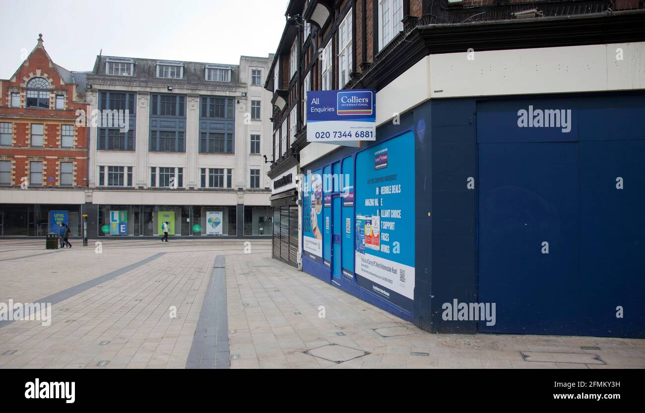 England retail economy. A closed down shop on the High Street, Bromley, Kent, UK. The Covid 19 pandemic and faltering economy has resulted in many sho Stock Photo