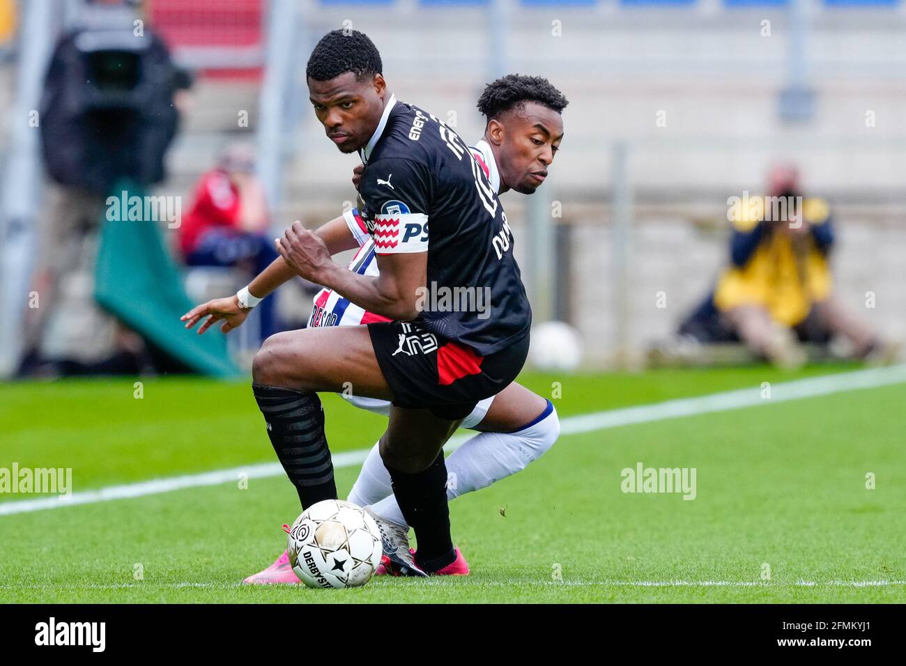 TILBURG, NETHERLANDS - MAY 9: Denzel Dumfries of PSV Eindhoven and Mike Tresor of Willem II during the Dutch Eredivisie match between Willem II and PS Stock Photo
