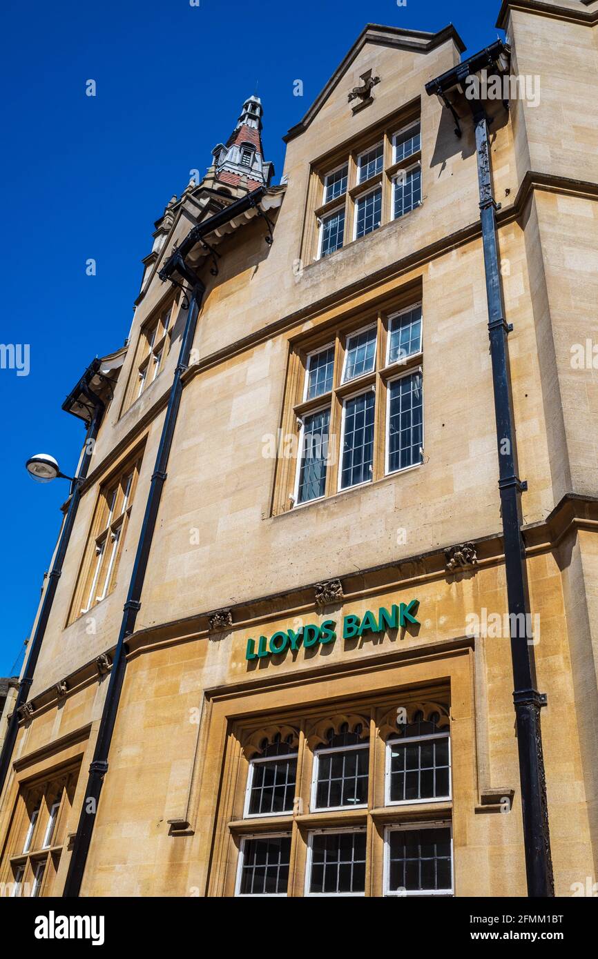 Lloyds Bank Branch in a Grade II* listed building on Sidney Street in Central Cambridge. Architect Alfred Waterhouse built 1890–93, Jacobethan style. Stock Photo