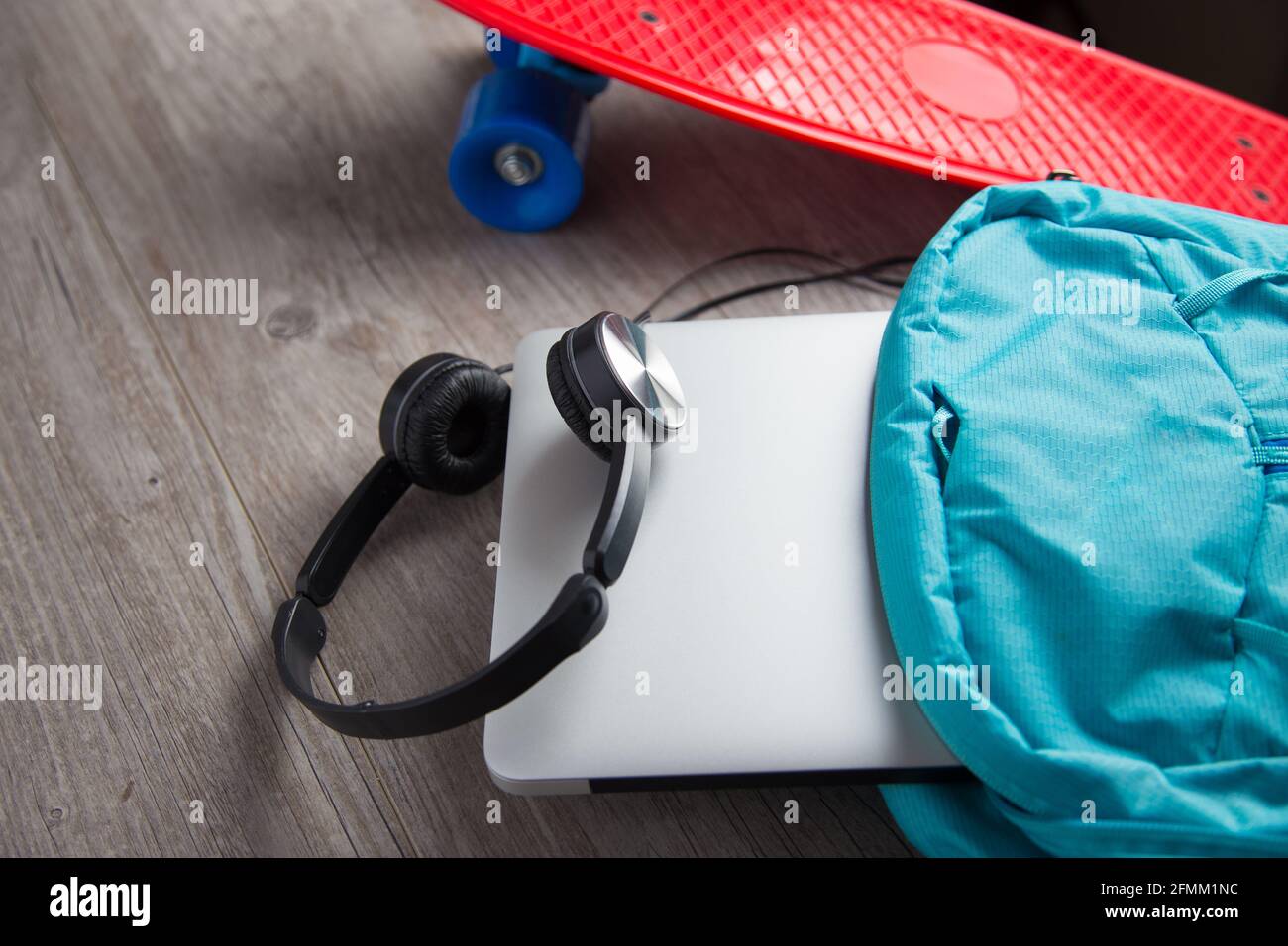 Skateboard With Headphones And Bag Alternative Means Of skateboard-with-headphones-and-bag-alternative-means-of