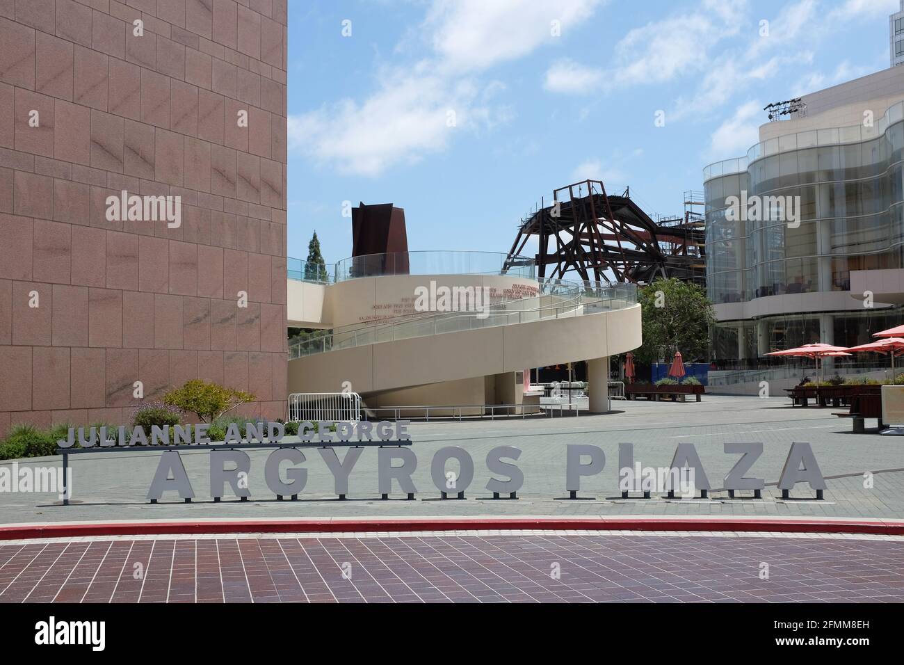 COSTA MESA, CALIFORNIA - 8 MAY 2021: The Argyros Plaza is a public gathering place that offers free events and performances, between Segerstrom Hall a Stock Photo
