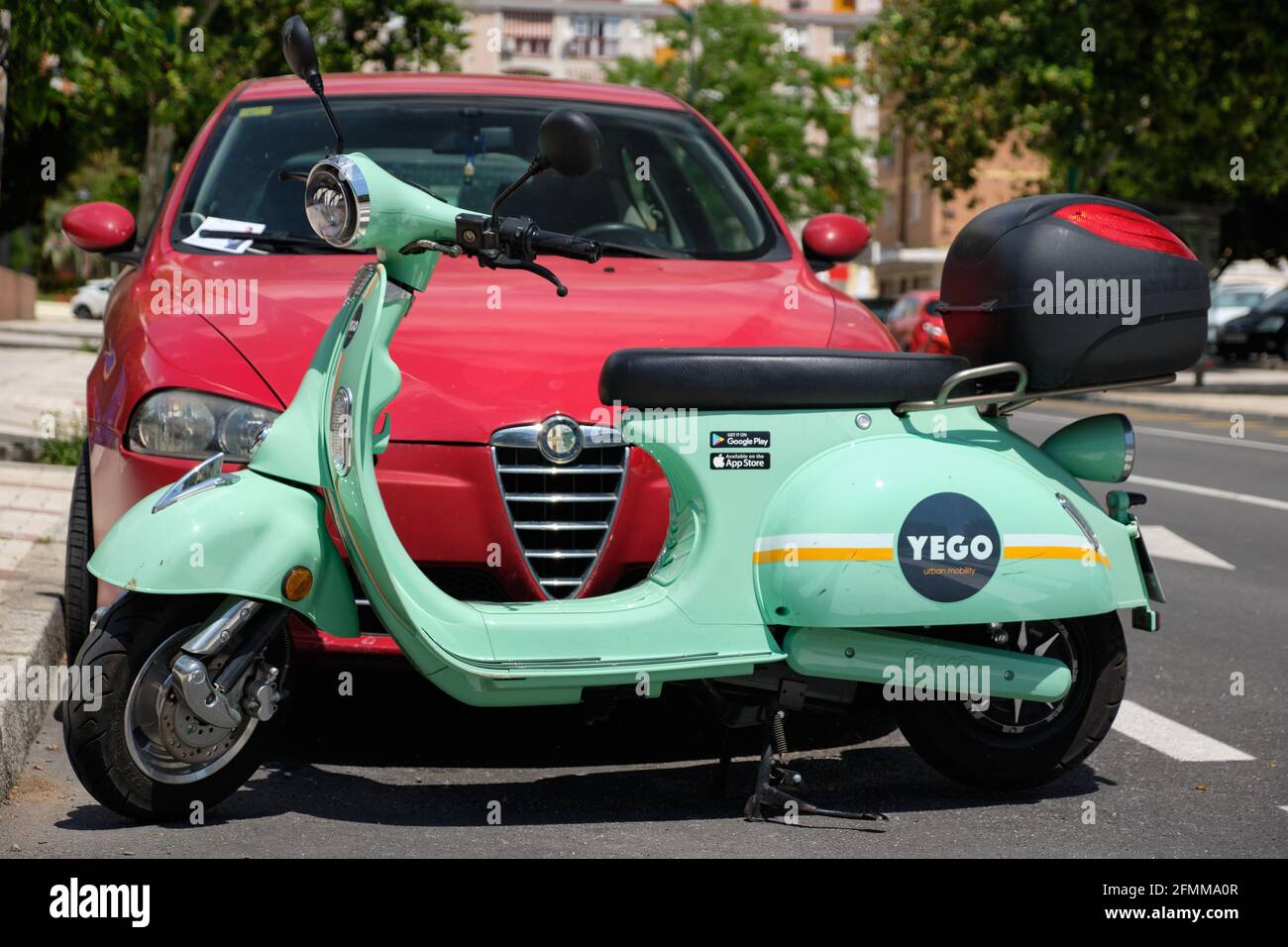 ondernemen Leidinggevende Belang Emco Nova electric scooter parked in Malaga, Spain Stock Photo - Alamy