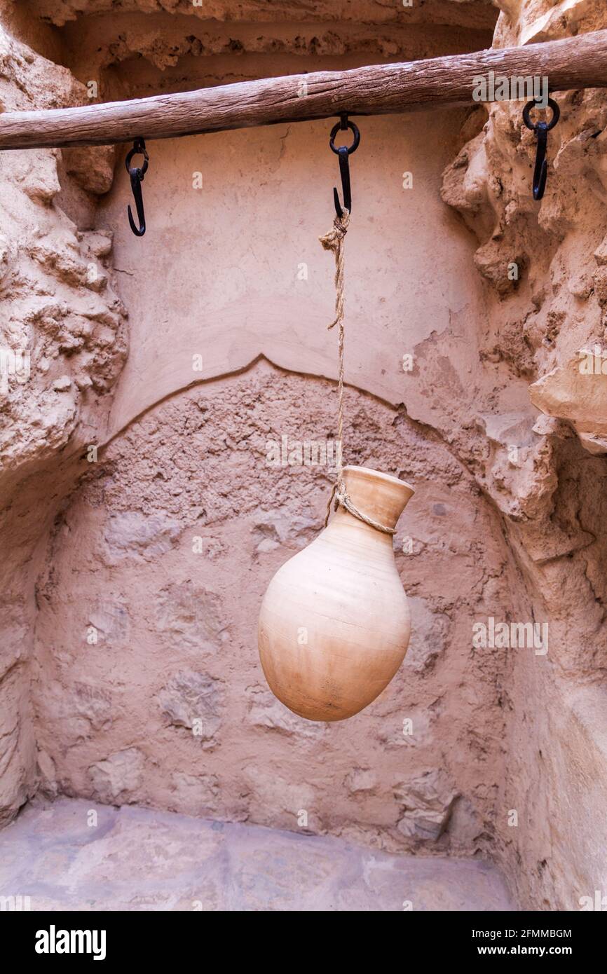 https://c8.alamy.com/comp/2FMMBGM/clay-water-pot-at-nizwa-fort-oman-2FMMBGM.jpg