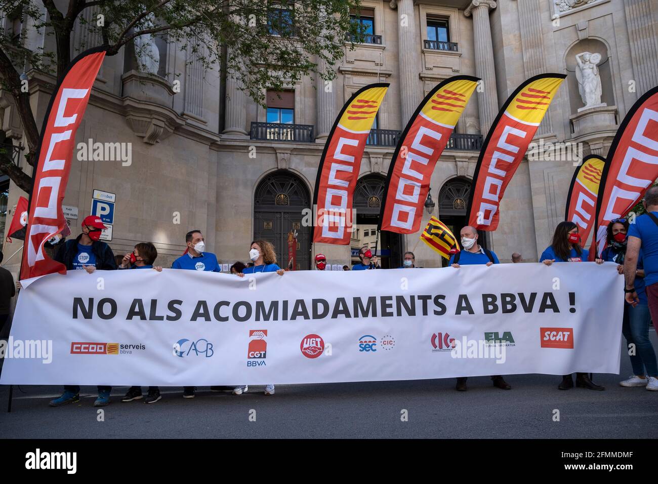 Barcelona, Spain. 10th May, 2021. Protesters hold the unitary banner with the slogan reading 'No to the dismissals of BBVA' in front of the bank's headquarters in Vía Laietana.Summoned by the banking unions, hundreds of Banco Bilbao Vizcaya Argentaria (BBVA) bank workers have gathered in front of the headquarters in Vía Laietana to protest the Employment Regulation File (ERE) that the entity wants to apply with the dismissal of more than 3,000 workers. (Photo by Paco Freire/SOPA Images/Sipa USA) Credit: Sipa USA/Alamy Live News Stock Photo