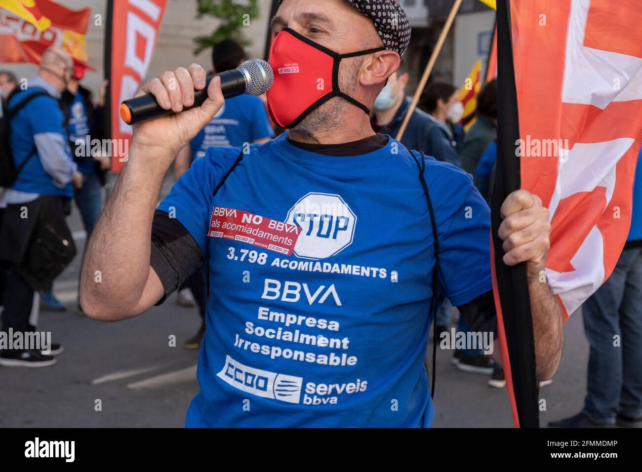 Barcelona, Spain. 10th May, 2021. A protester wearing a blue shirt labeled against the 3,798 layoffs speaks on a microphone during a protest.Summoned by the banking unions, hundreds of Banco Bilbao Vizcaya Argentaria (BBVA) bank workers have gathered in front of the headquarters in Vía Laietana to protest the Employment Regulation File (ERE) that the entity wants to apply with the dismissal of more than 3,000 workers. (Photo by Paco Freire/SOPA Images/Sipa USA) Credit: Sipa USA/Alamy Live News Stock Photo