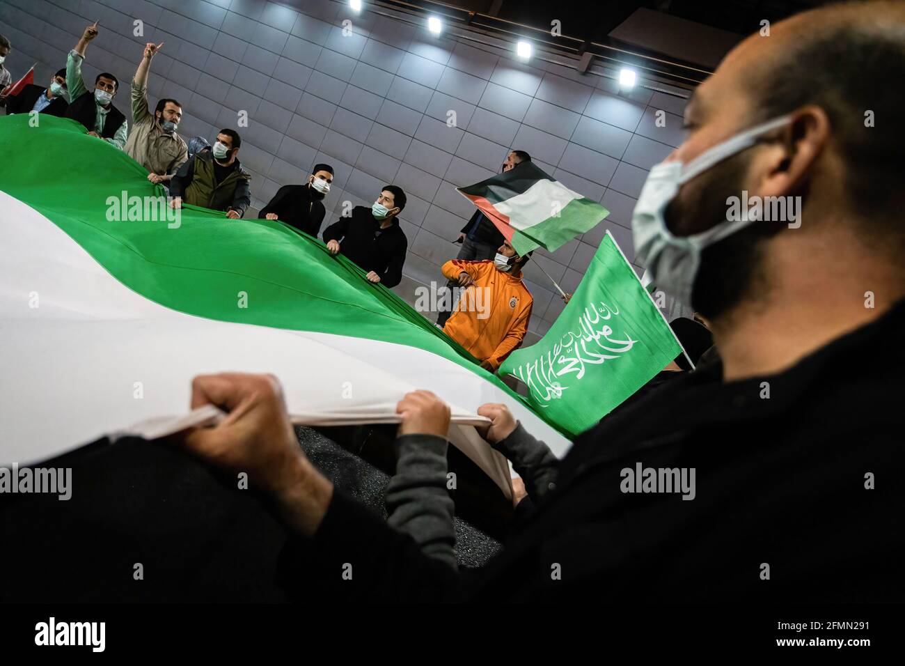 Protesters hold a large flag during the demonstration. People gathered in front of the Israeli Embassy in Ankara to protest against the entry of Israeli security forces into Masjid al-Aqsa, which is considered a sacred place for Muslims. (Photo by Tunahan Turhan / SOPA Images/Sipa USA) Stock Photo