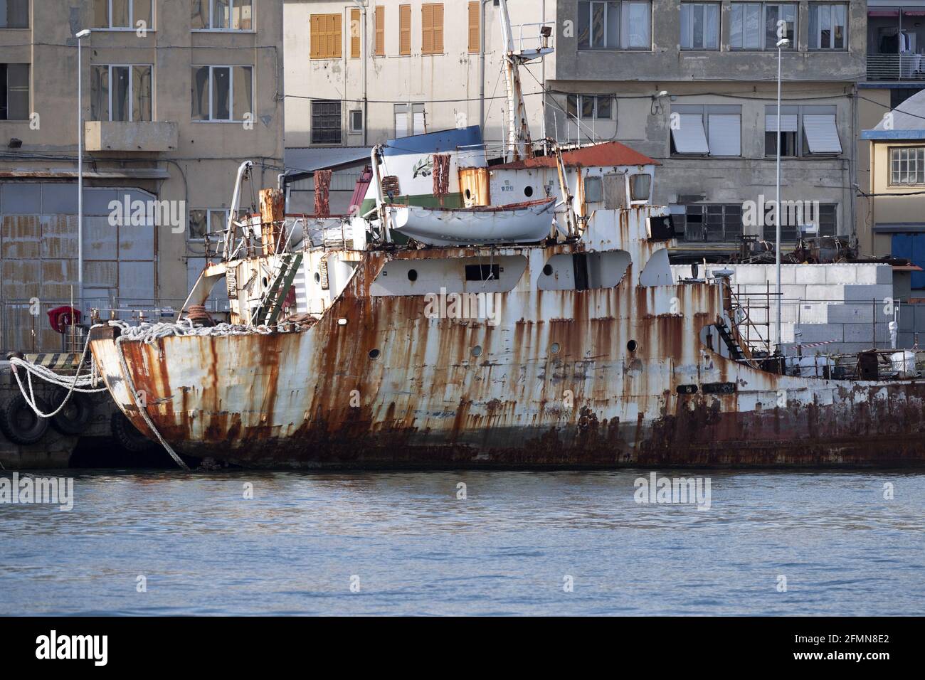 Old abandoned crane shipyard hi-res stock photography and images - Alamy