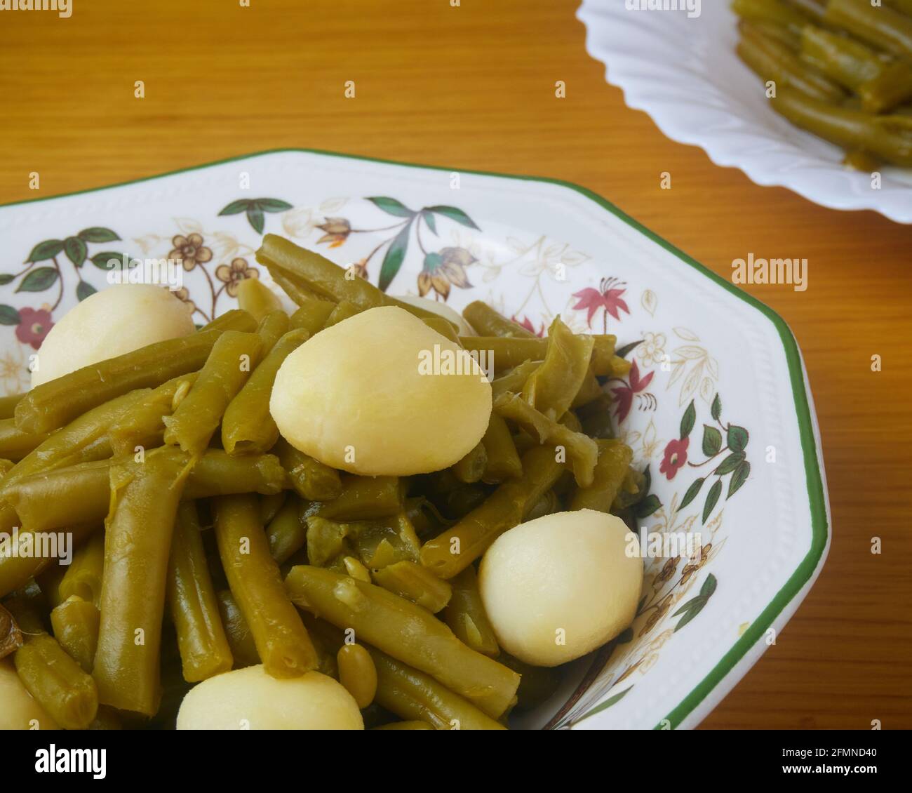 Green beans with olive oil hi-res stock photography and images - Alamy