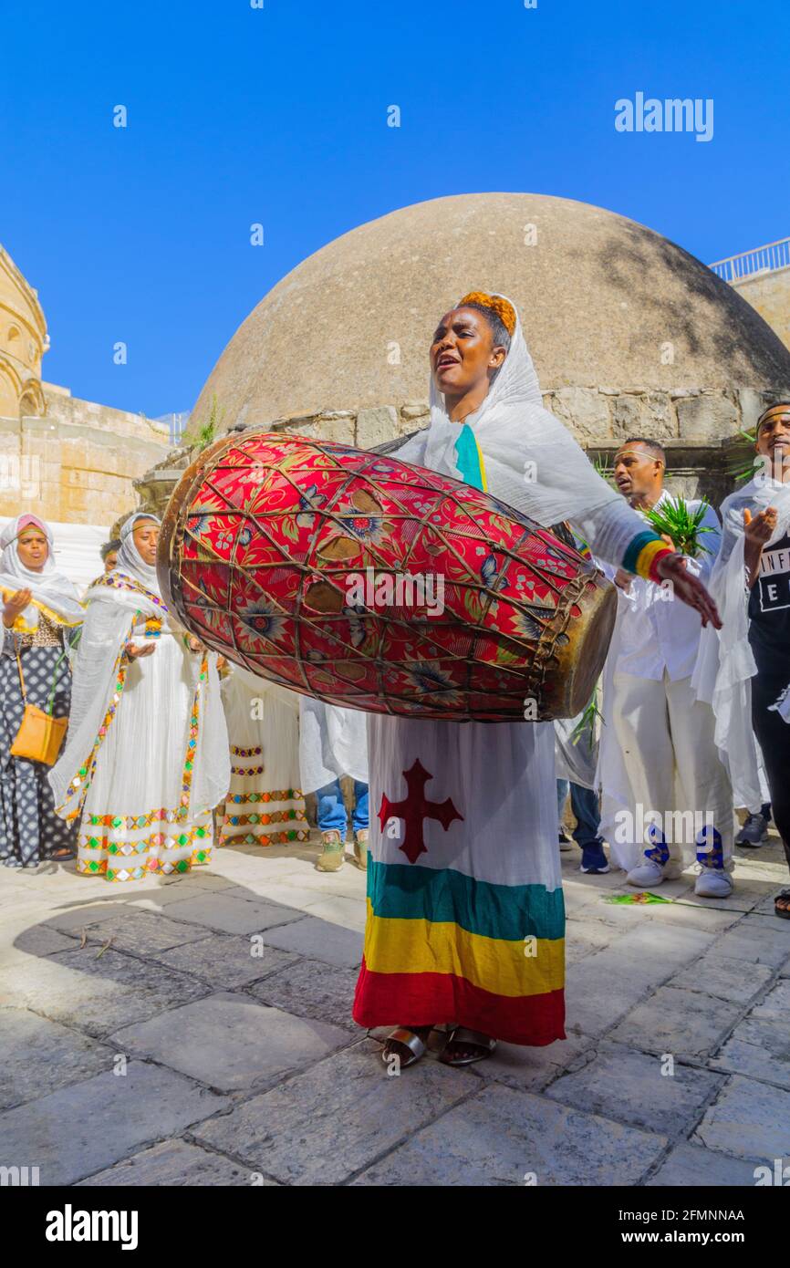 Jerusalem, Israel - May 01, 2021: Paschal Vigil (Easter Holy Saturday) dance of the Ethiopian Orthodox Tewahedo Church community, in the courtyard of Stock Photo