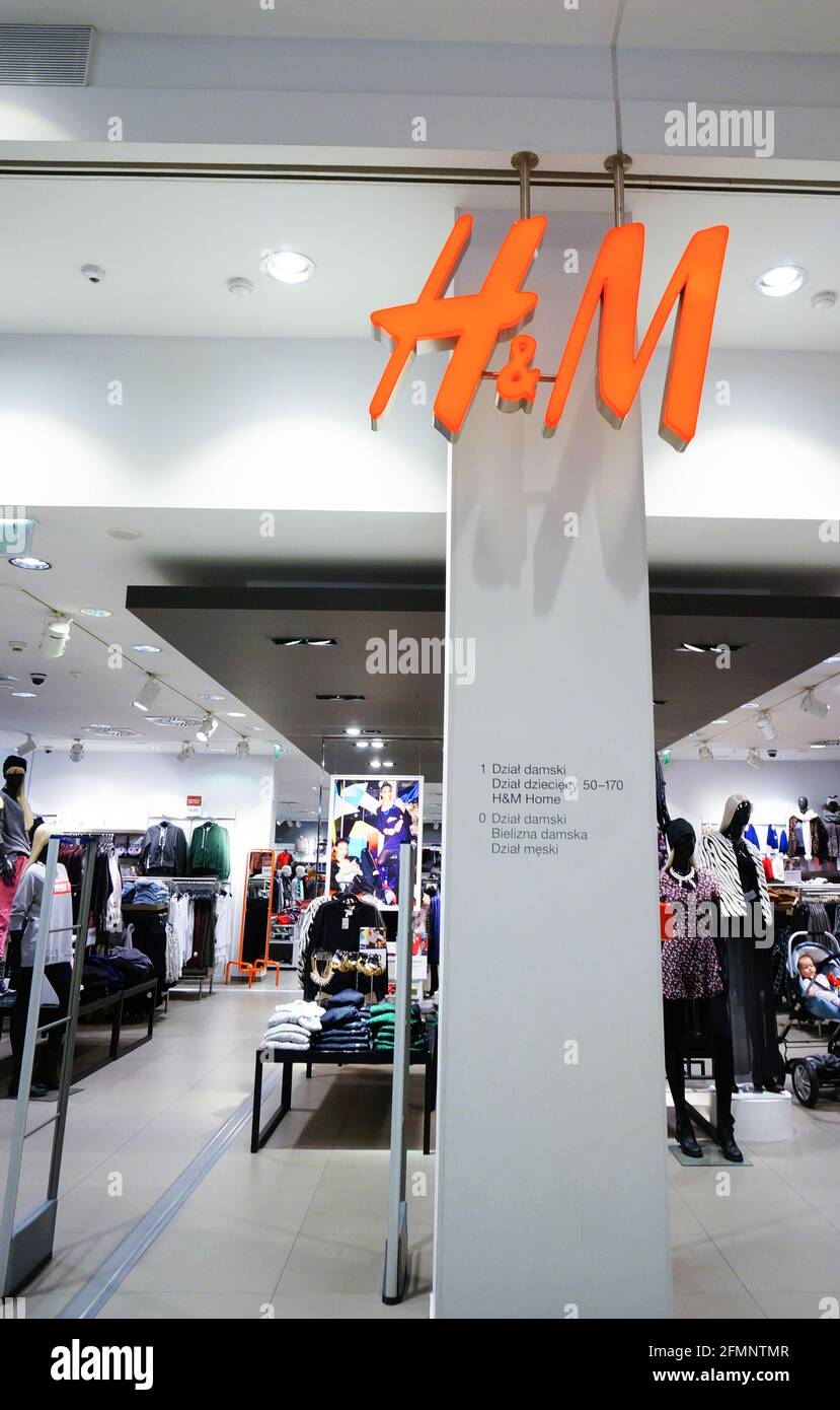 POZNAN, POLAND - Apr 07, 2016: Entrance to a H&M store in the Galeria Malta  shopping mall Stock Photo - Alamy