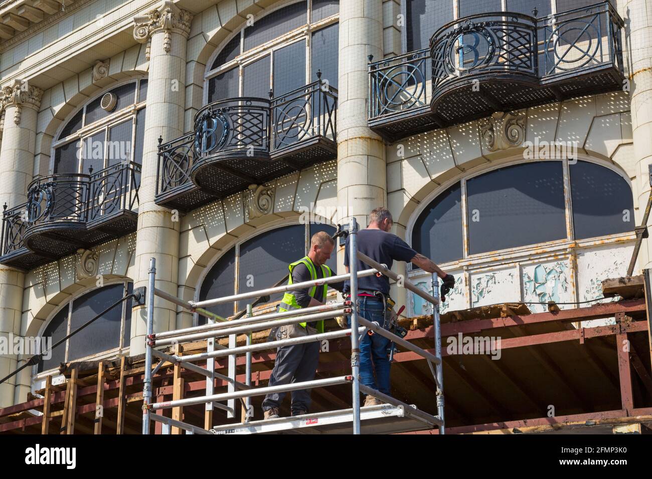 scaffolding outside shop high resolution stock photography and images alamy