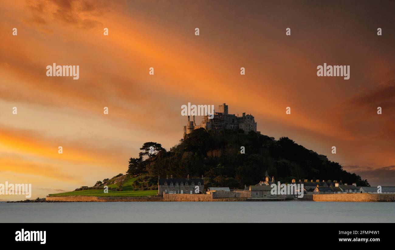 Sunset at st michaels mount in mounts bay near penzance in cornwall england Stock Photo