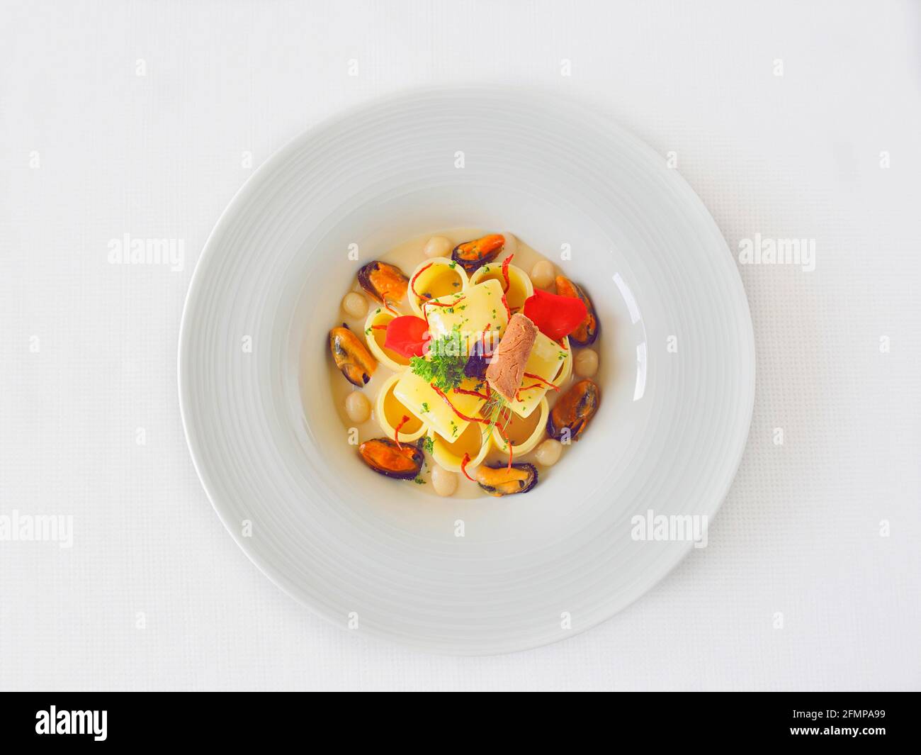 Paccheri pasta with mussels, Restaurant "Il flauto di Pan", Villa Cimbrone.  Ravello, Amalfitan Coast, Campania, Italy Stock Photo - Alamy