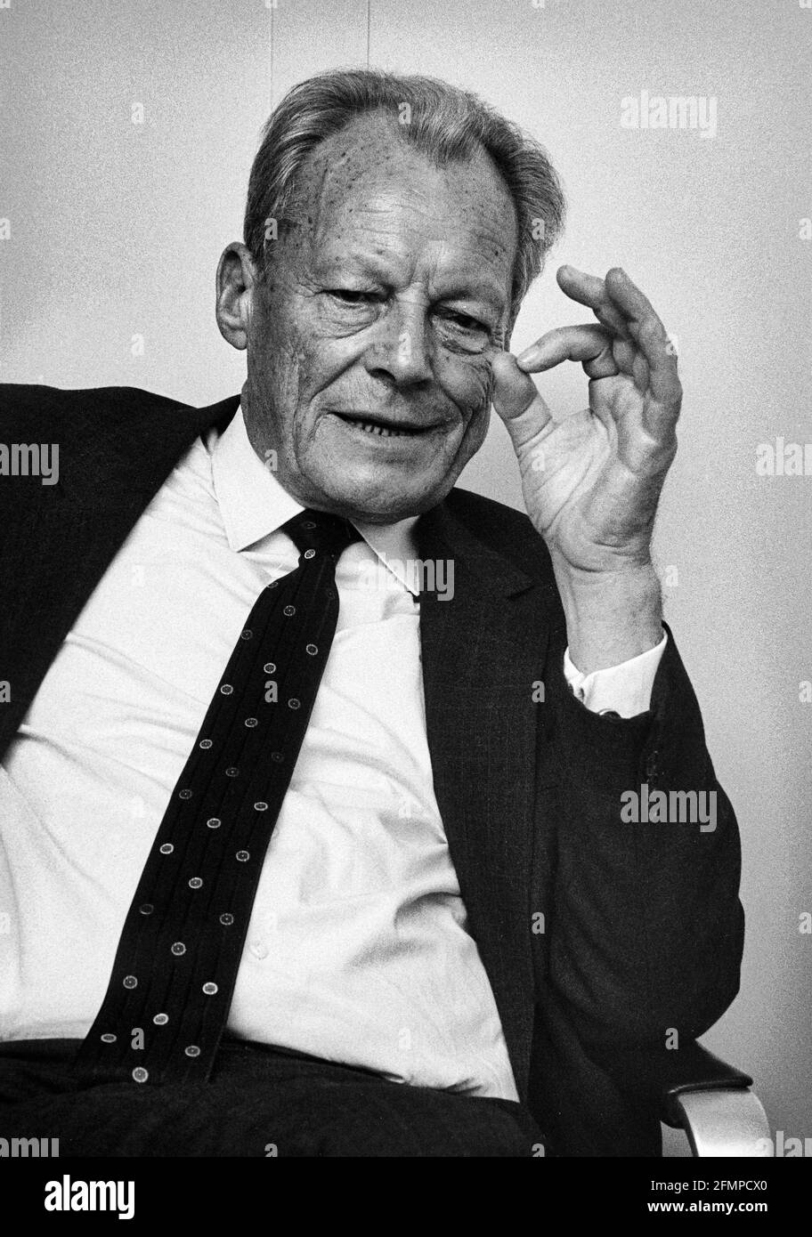 Gesticulating Willy Brandt, President of the Socialist International during an interview in his office in Bonn. 02.10.1985 - Christoph Keller Stock Photo
