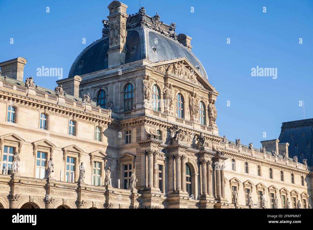 Pavillon Richelieu (detail), Musée du Louvre, Paris, France Stock Photo -  Alamy