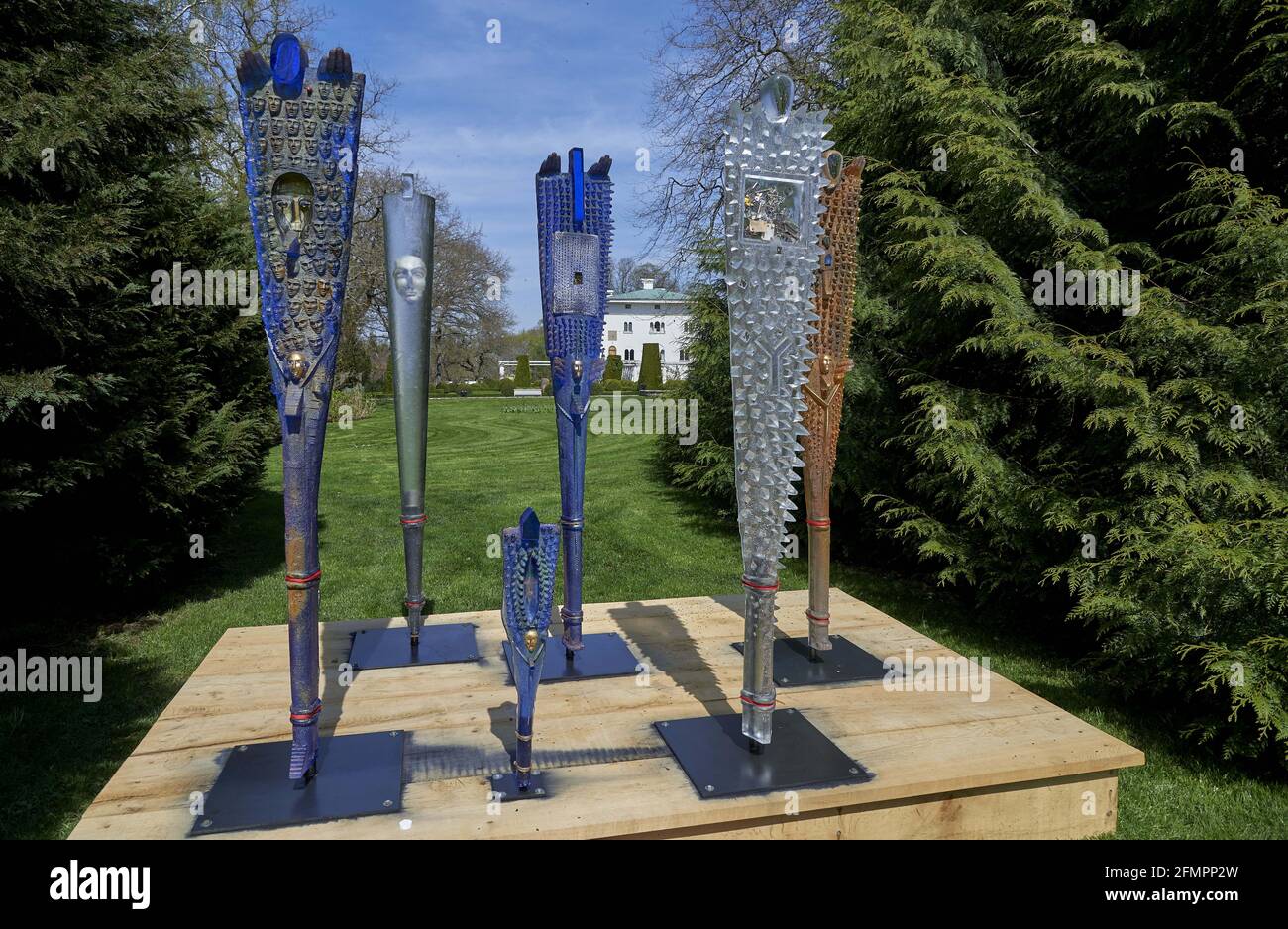 King Carl XVI Gustaf inaugurates 'Gatekeeper' exhibition by world-renowned  glass artists Bertil Vallien. The unique glass exhibition is an open air  exhibition and is shown outdoors in the English Park, part of