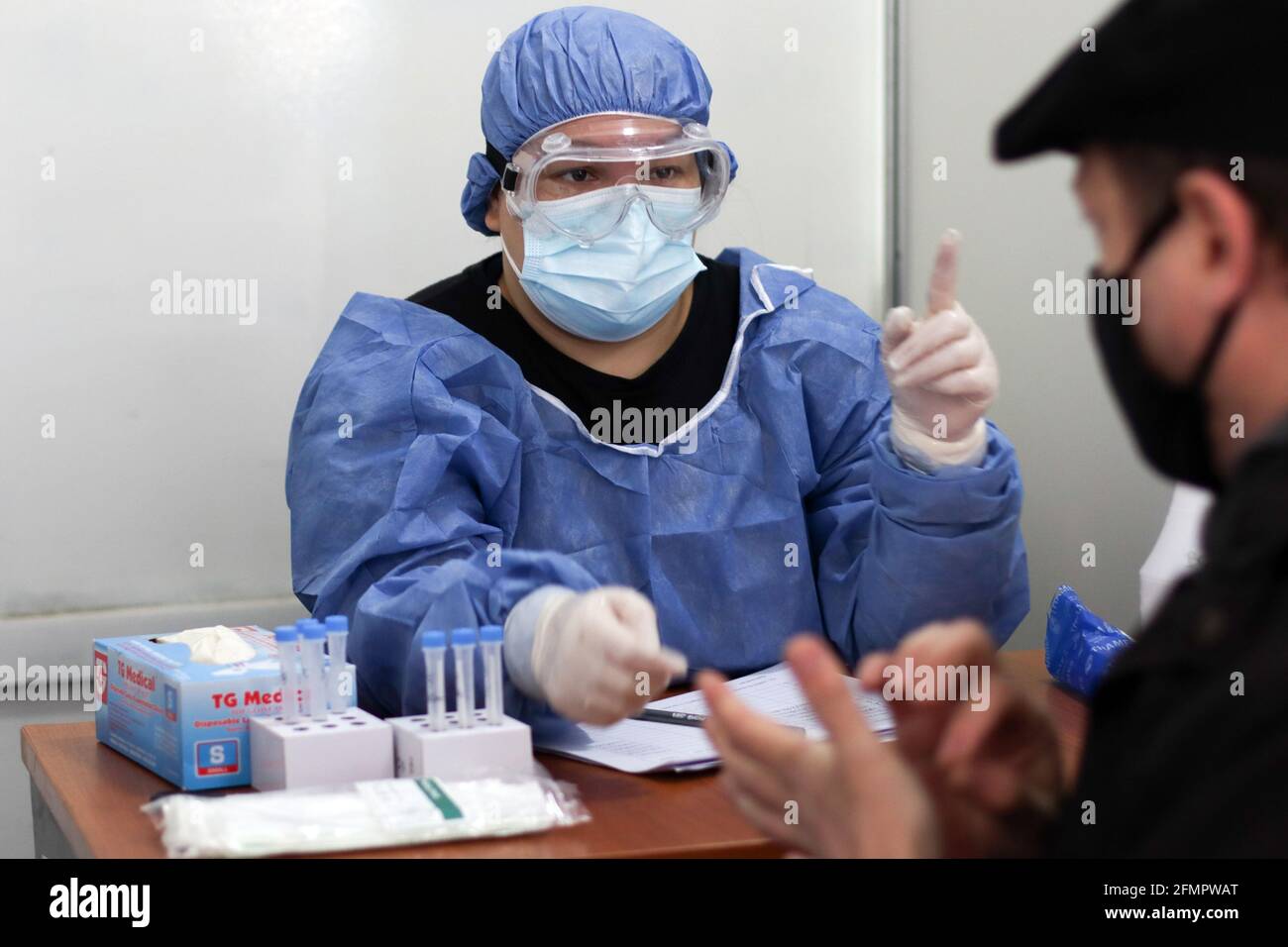 BUENOS AIRES, 11.05.2021: Nurses perform the swab for Coronavirus tests in a Detectar center in the context of he second wave of infections. Stock Photo