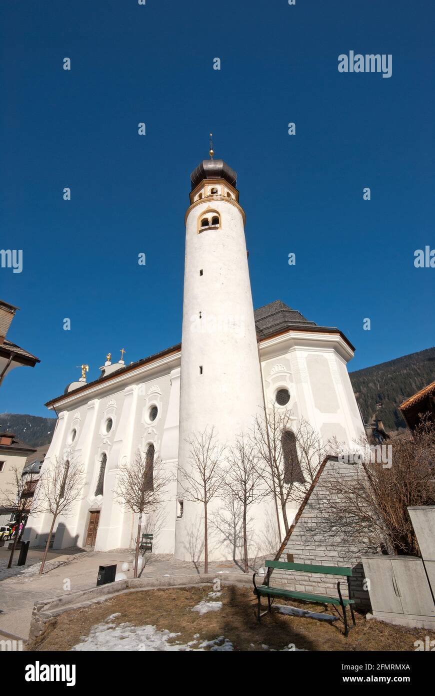San Michael parish church with cylindrical bell tower in San Candido (Innichen), Pusteria Valley, Trentino-Alto Adige, Italy Stock Photo