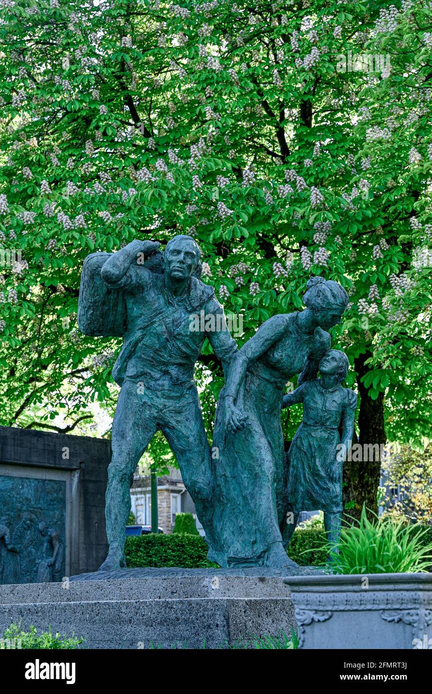 Immigrant sculpture. The Italian Garden, "Il Giardino Italiano", Hastings Park, Vancouver, British Columbia, Canada Stock Photo