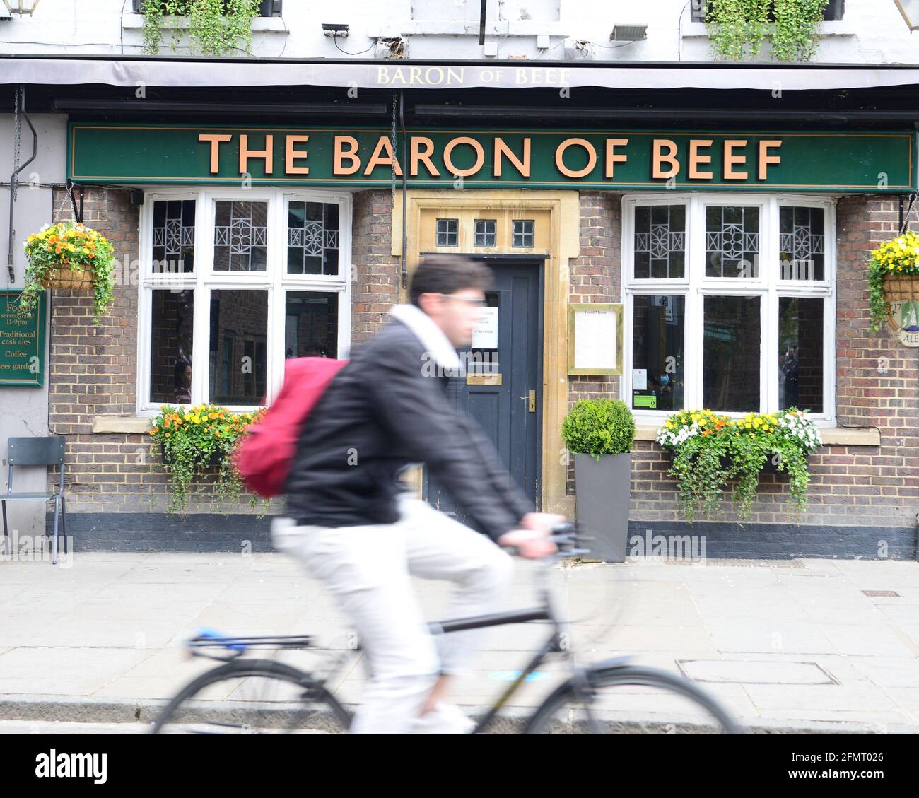 cambridge, UK, England 01-05-2021. Exterior of pub with indoor seating so currently closed.. With blurred image of cyclist Stock Photo