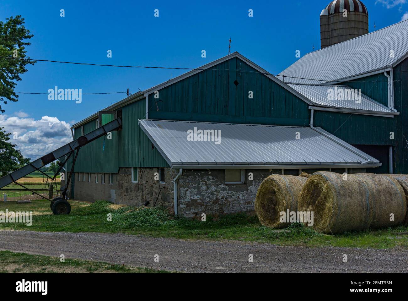 Hamilton, Ontario, Canada, August 2016 - Barn and silo on farming land ...