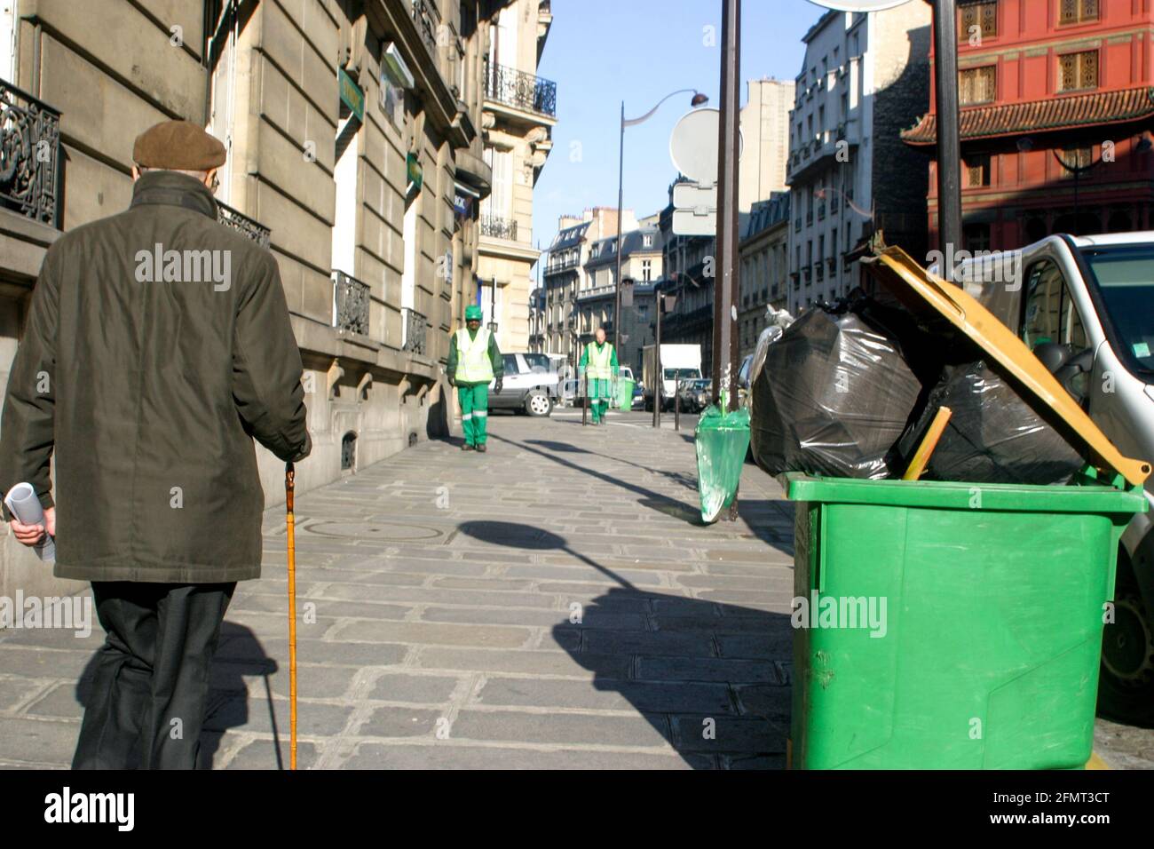 Garbage can in the street, Paris, France Stock Photo Alamy