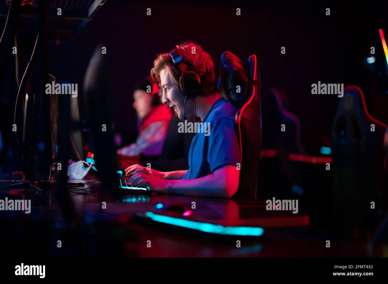 An online strategy tournament for esports players in the cyber games