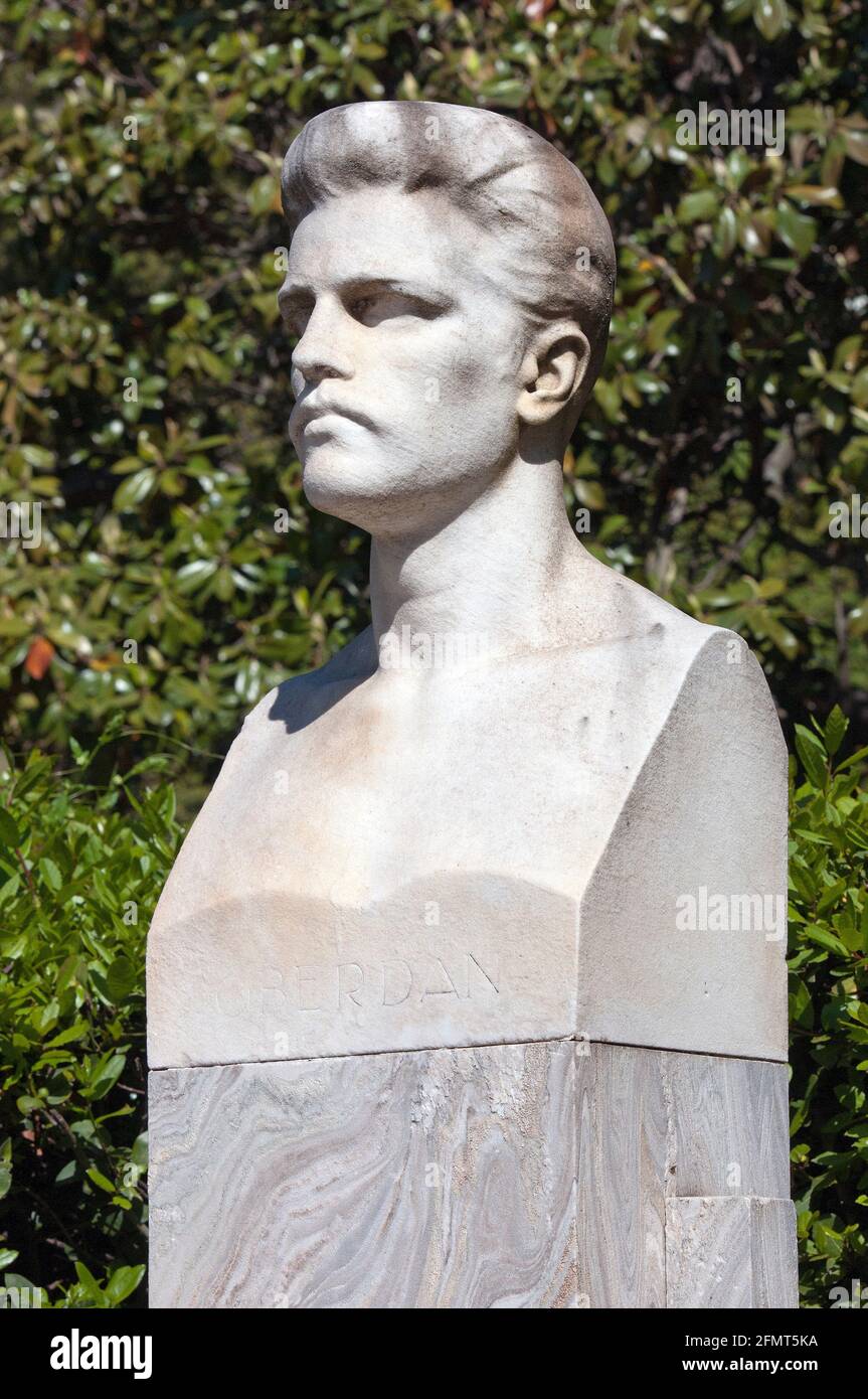 Marble bust of Guglielmo Oberdan (by Giuseppe Guastalla), Pincio Gardens, Rome, Italy Stock Photo