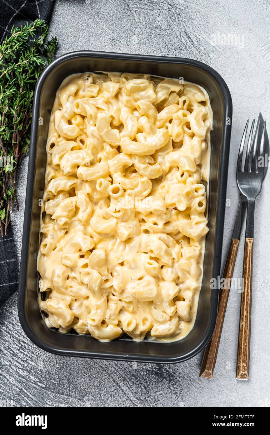 Mac and cheese american macaroni pasta with cheesy Cheddar sauce. White