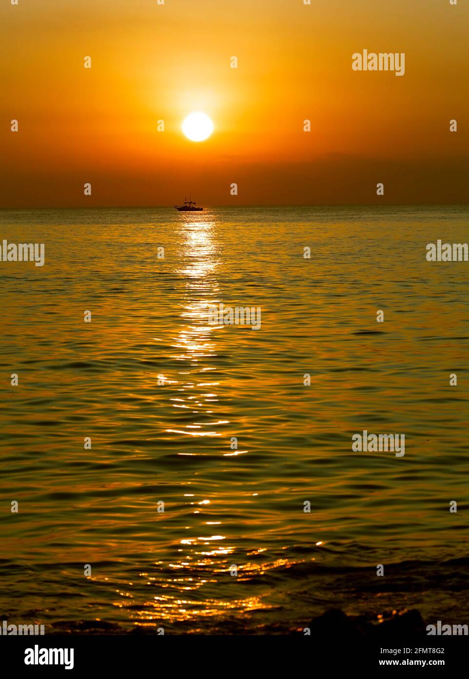 Golden red dawn sky hi-res stock photography and images - Alamy