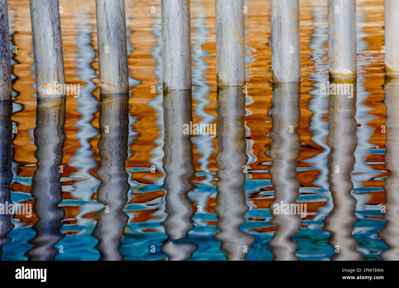 Textures of reflections in water with steel bars and their oscillating ...