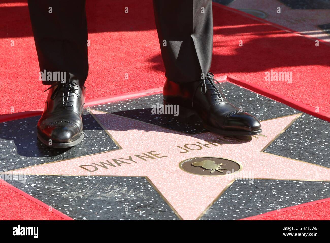 dwayne johnson shoes size