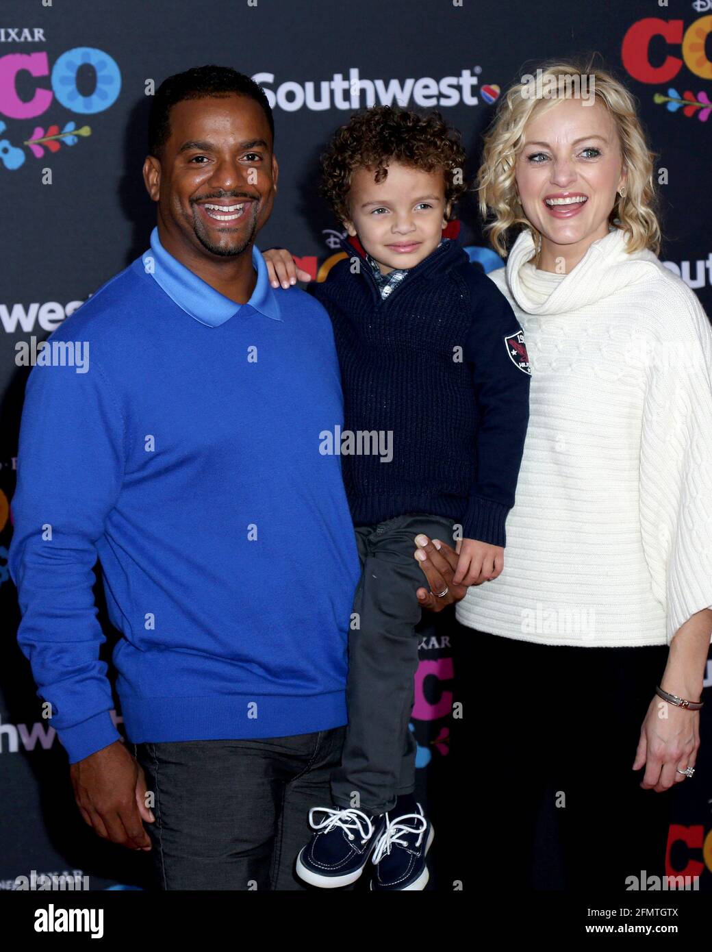 LOS ANGELES - NOV 8: Alfonso Ribeiro, Alfonso Ribeiro Jr, Angela