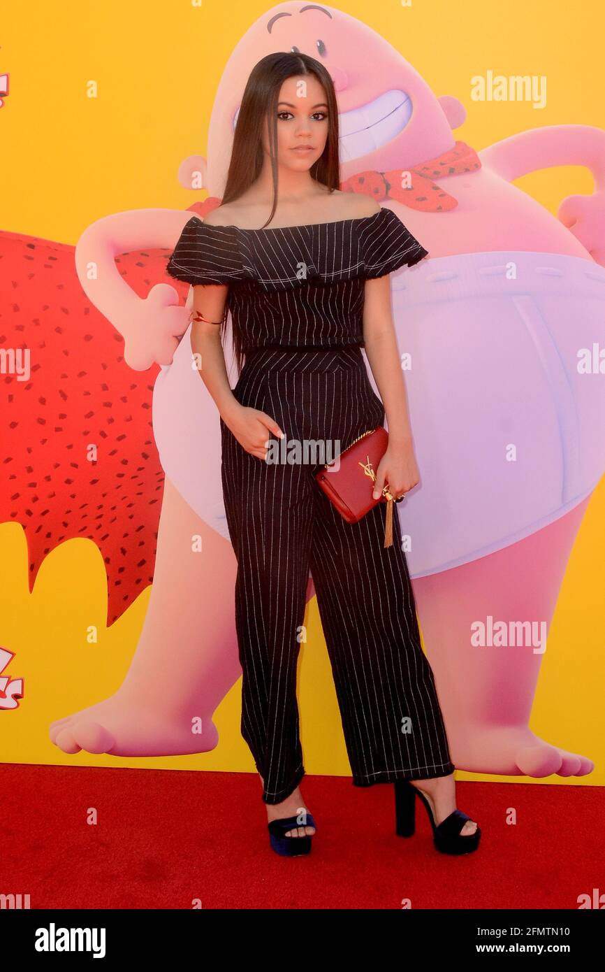LOS ANGELES - MAY 21: Jenna Ortega at the "Captain Underpants" Los