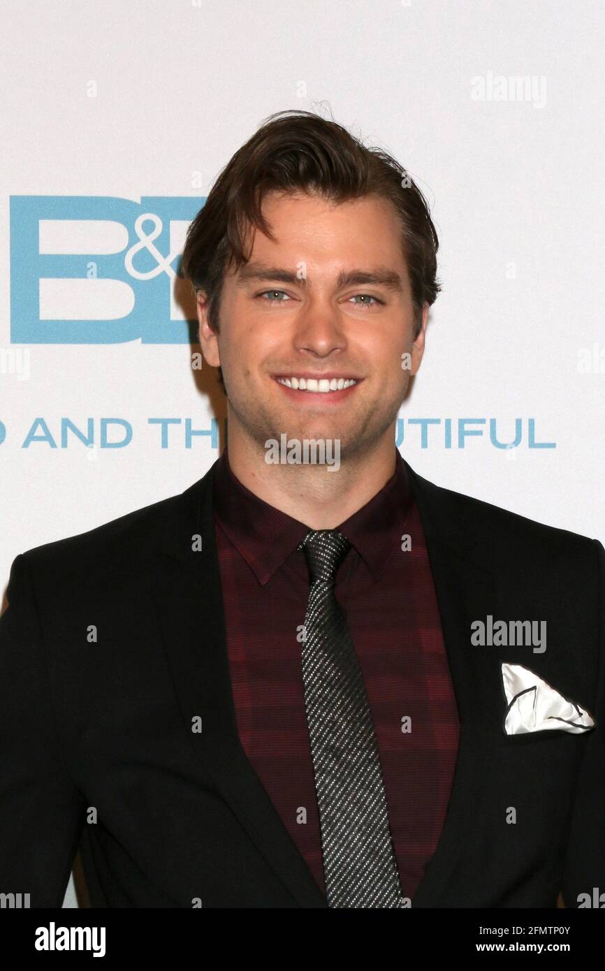 LOS ANGELES MAR 23 Pierson Fode at the On Set celebration of 30