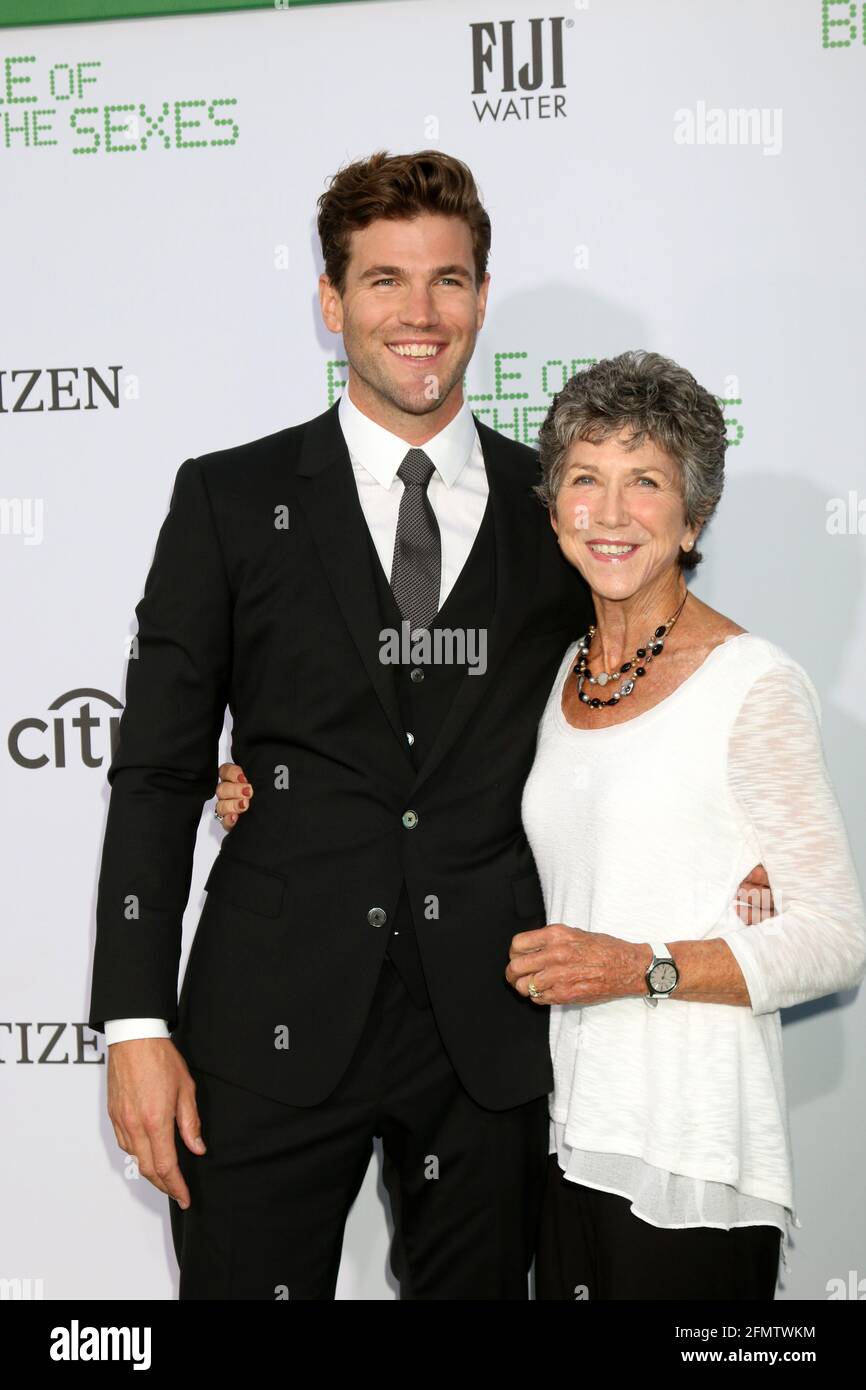 LOS ANGELES - SEP 16:  Austin Stowell, Elizabeth Stowell at the 'Battle of the Sexes' LA Premiere at the Village Theater on September 16, 2017 in Westwood, CA Stock Photo