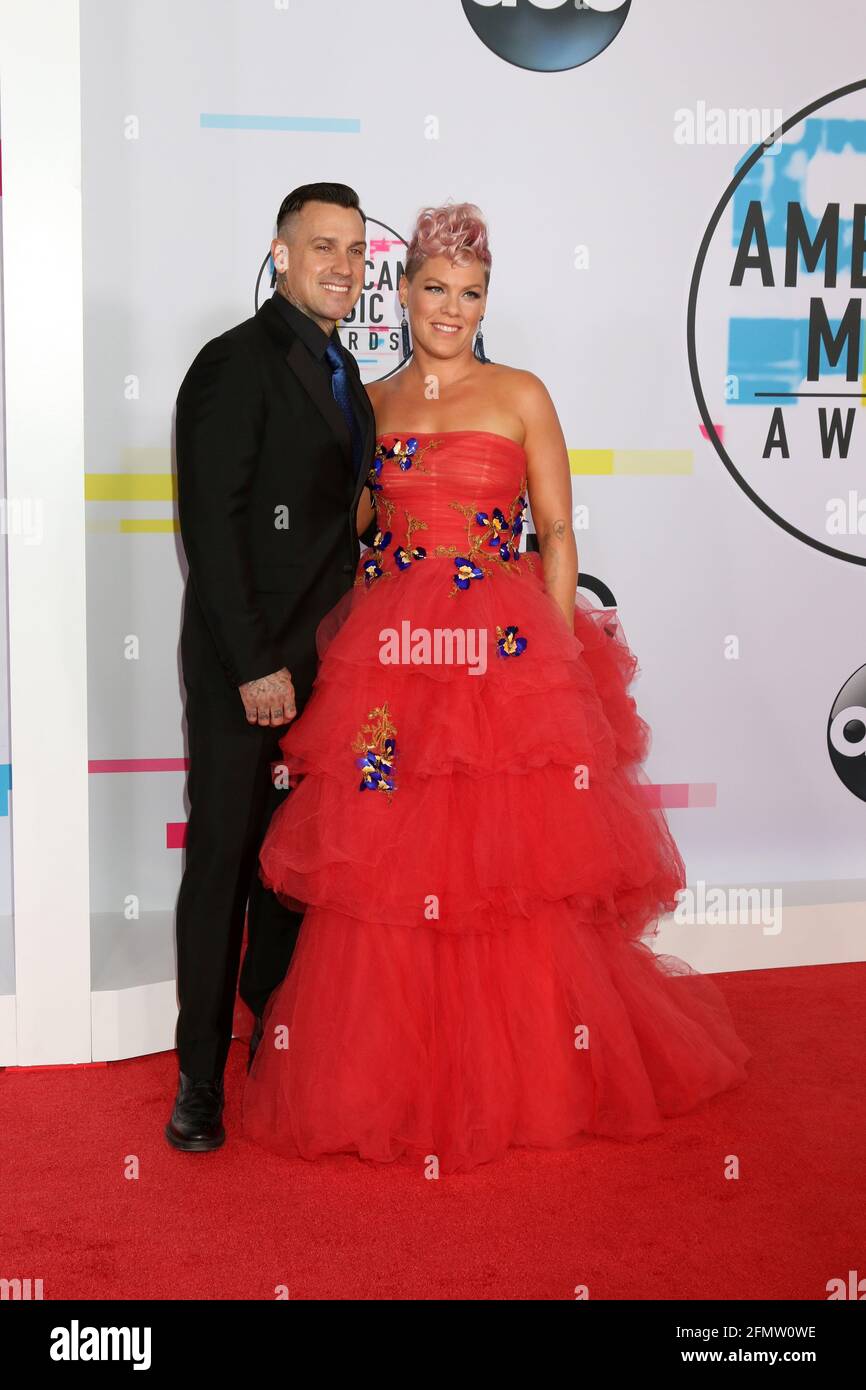 LOS ANGELES NOV 19 Corey Hart, Pink at the American Music Awards