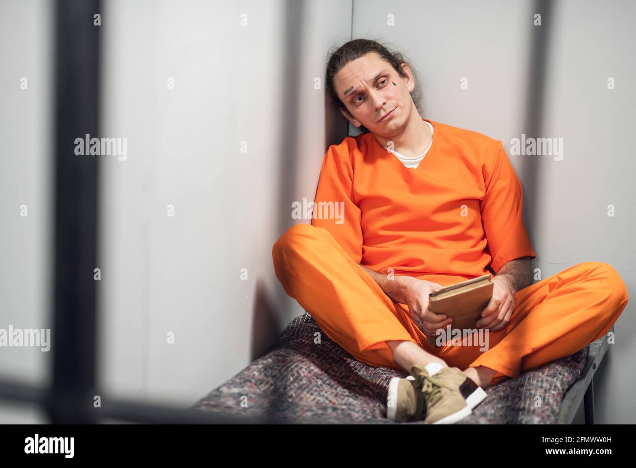Inmate reading book hi-res stock photography and images - Alamy