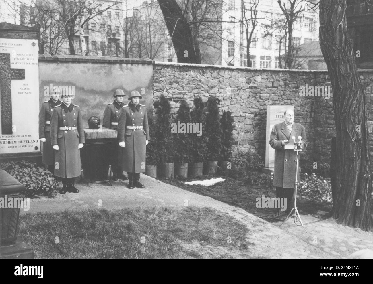 Mann, Heinrich, 27.3.1871 - 12.3.1950, German author / writer, his funeral, ADDITIONAL-RIGHTS-CLEARANCE-INFO-NOT-AVAILABLE Stock Photo